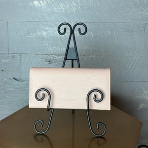 Like new Longchamp pale pink leather wallet